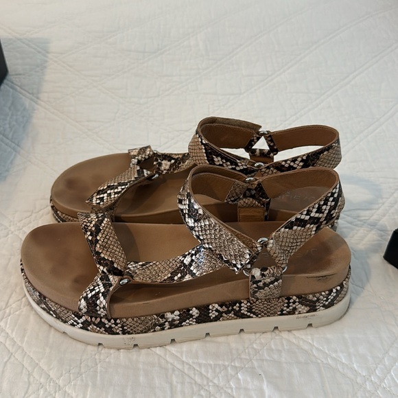 JSlides Blakley Platform Sandel Nude Snake